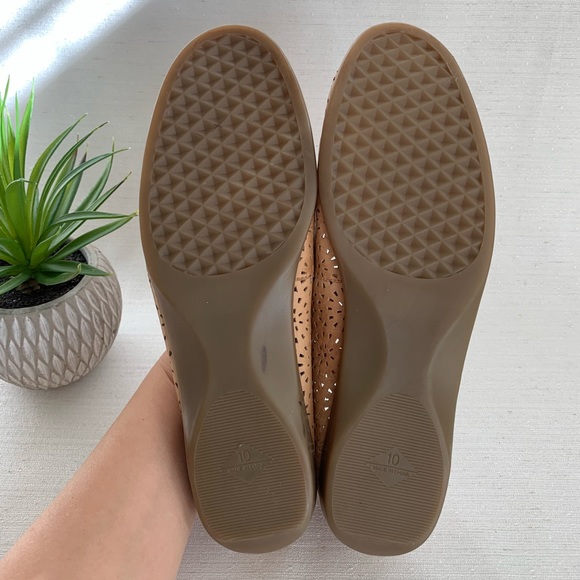 Coldwater Creek Tan Perforated Leather Bow Ballet Flats Woman’s 10 - Picture 10 of 10